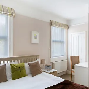 Bed & Breakfast Bay Tree House, Bath