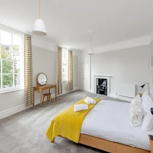 Apartment Spacious Maisonette With Parking - 10 Mins Walk From Abbey - 2 Bed & 2, Bath
