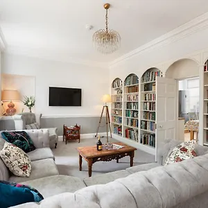 Apartment 6 Bedroom Centre Georgian Town House - Abbey & Baths-2 Min Walk, Bath